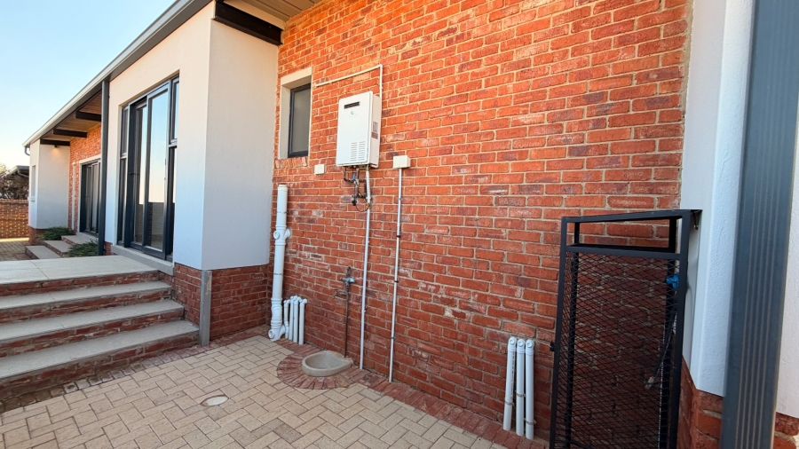 3 Bedroom Property for Sale in Helderzicht Eco Estate North West